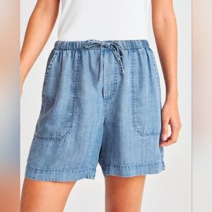 LL BEAN Women's Pull On Style Lakewashed Dock Shorts Chambray Blue Small